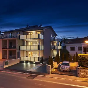 https://apartments-tre-perle.in-istria.net