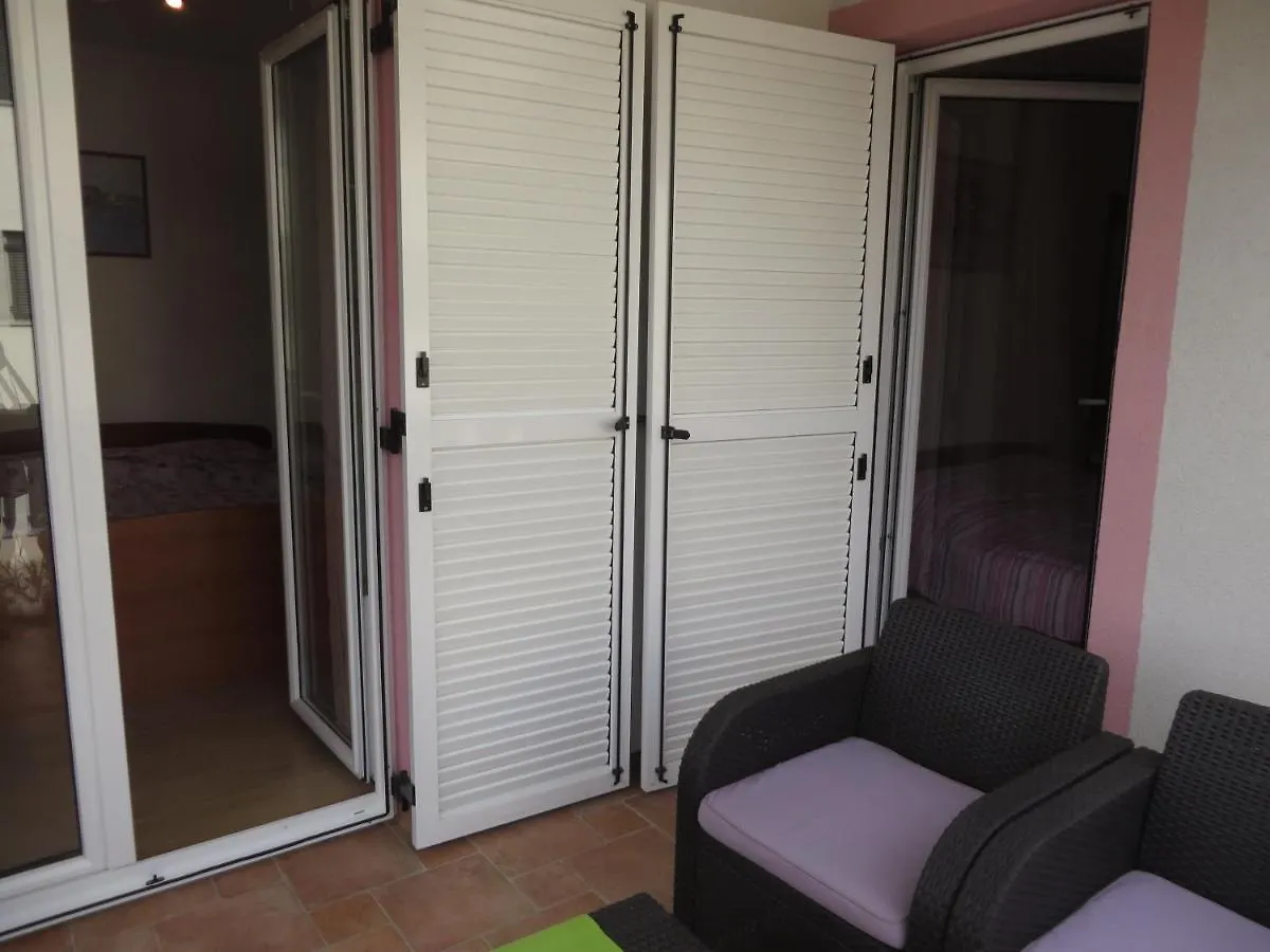 Gardenia Apartments Pakostane Croatia