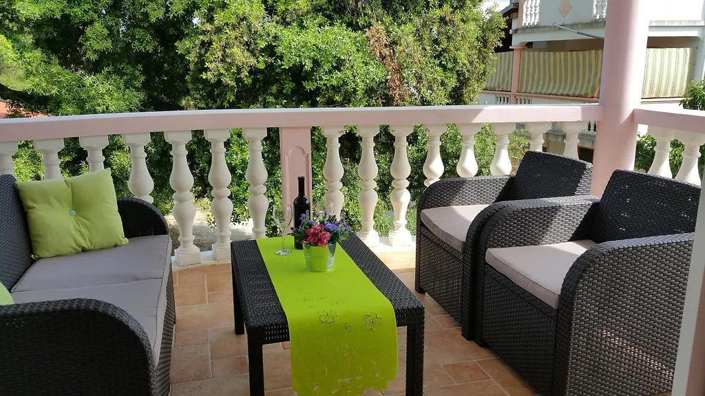 Gardenia Apartments Pakostane Croatia